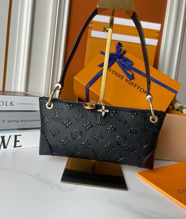 Chic Charm LV Handbag M12174-1