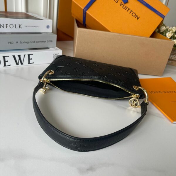 Chic Charm LV Handbag M12174-1