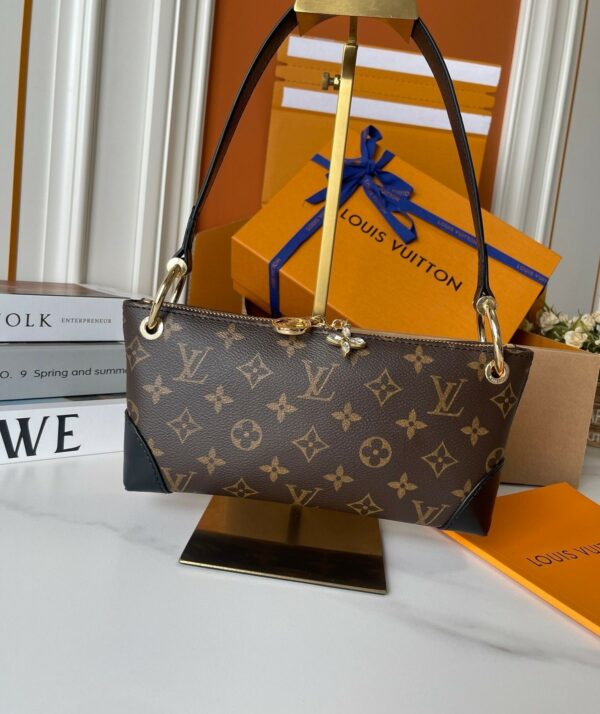 Chic Charm LV Handbag M12174-1