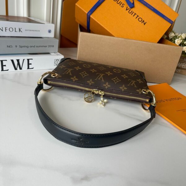 Chic Charm LV Handbag M12174-1