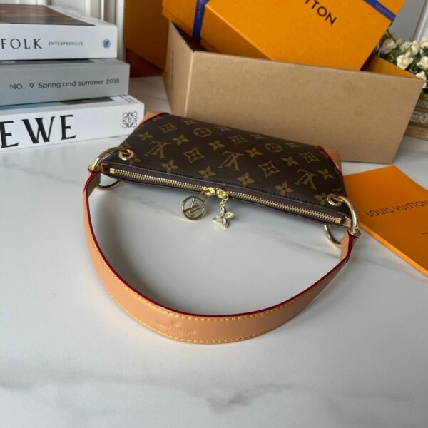 Chic Charm LV Handbag M12174-1