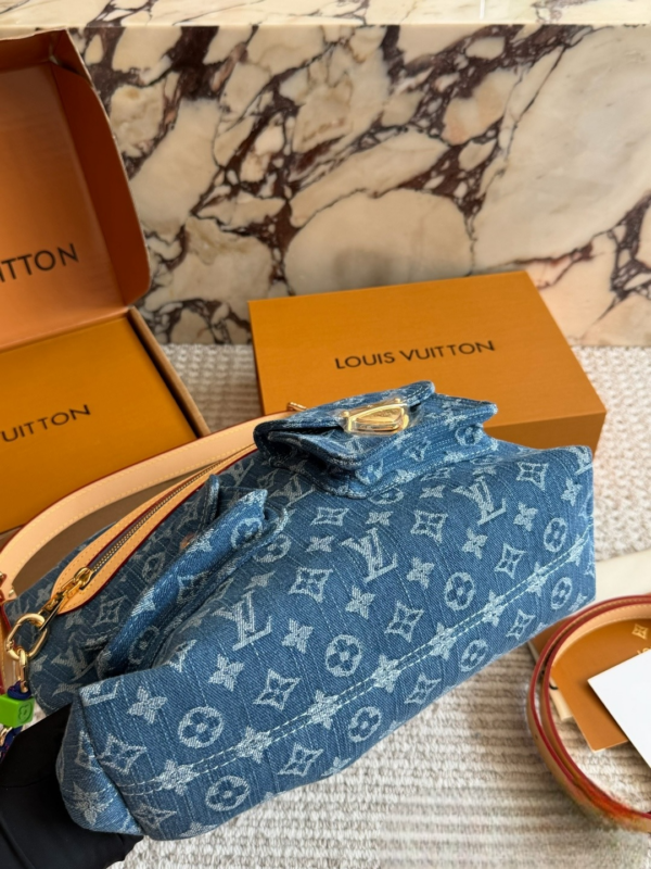 Stylish Fashion Carry LV Handbag LV263262 Stylish Fashion Carry LV Handbag LV263262