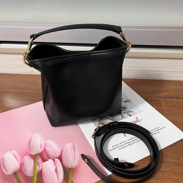 Luxury Gucci Handbag 815118