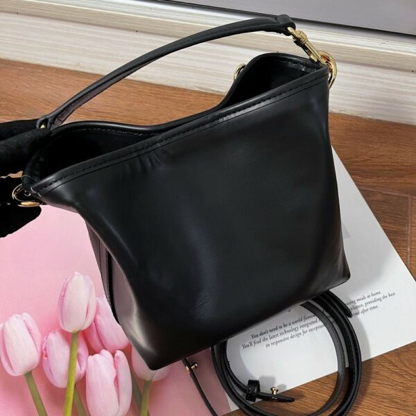 Luxury Gucci Handbag 815118