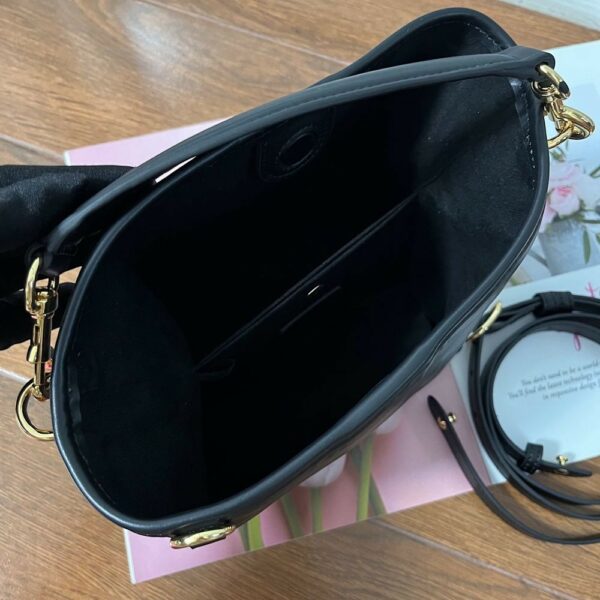 Luxury Gucci Handbag 815118