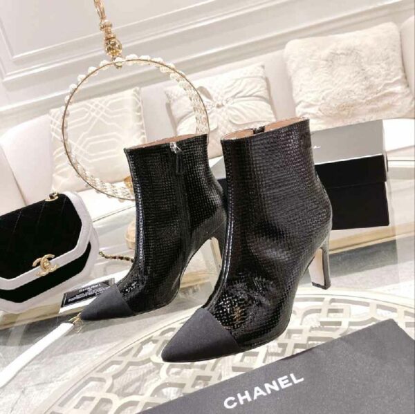 New Collection Fashion Women CN Shoes 300