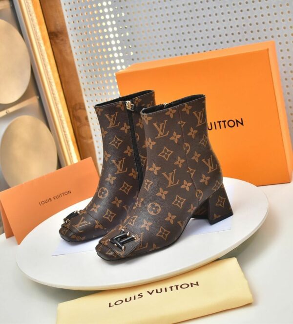 New Collection Fashion Women LV Shoes 359