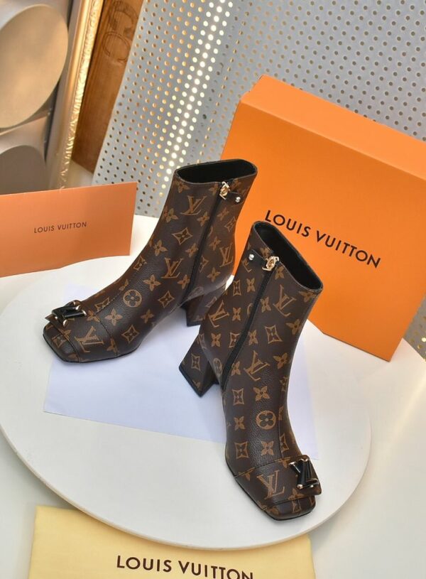 New Collection Fashion Women LV Shoes 300