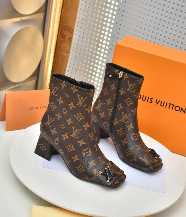 New Collection Fashion Women LV Shoes 300