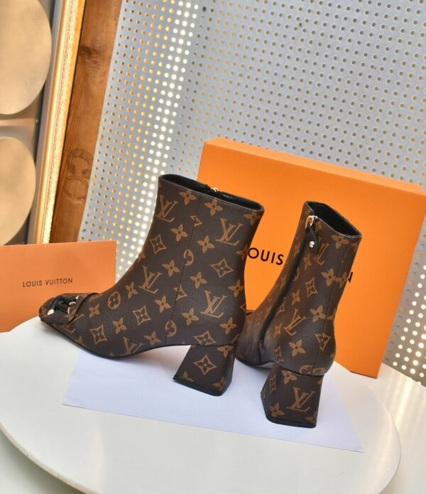 New Collection Fashion Women LV Shoes 300