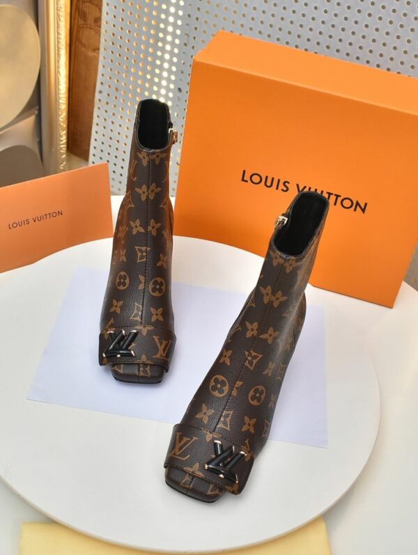 New Collection Fashion Women LV Shoes 300