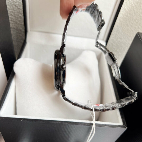 New Fashion Watch V3002