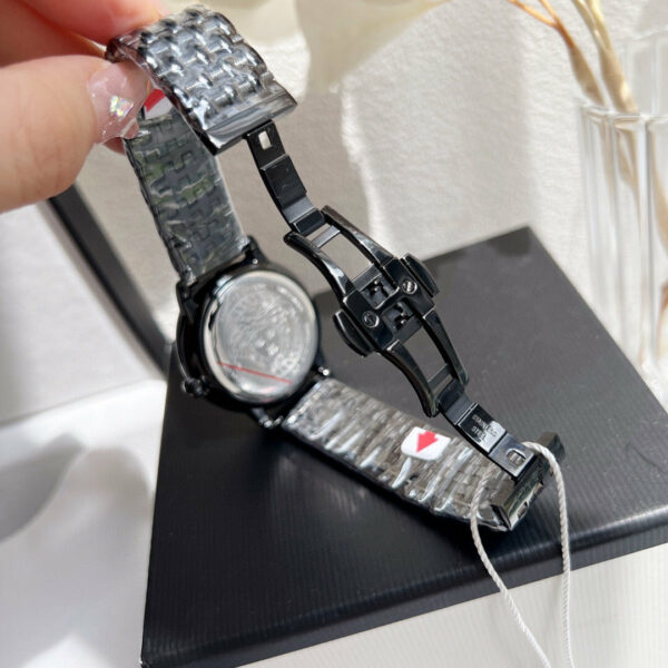 New Fashion Watch V3002