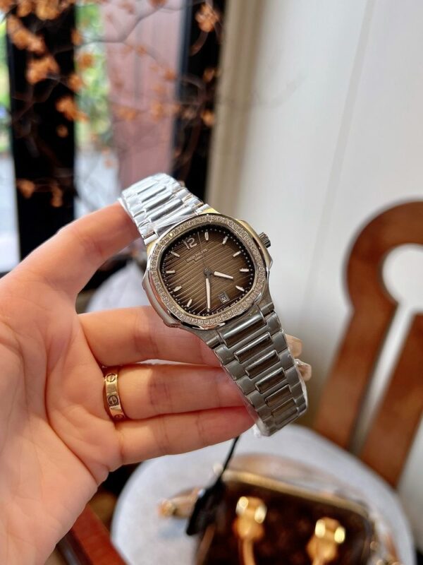 New Fashion Watch P3025.1