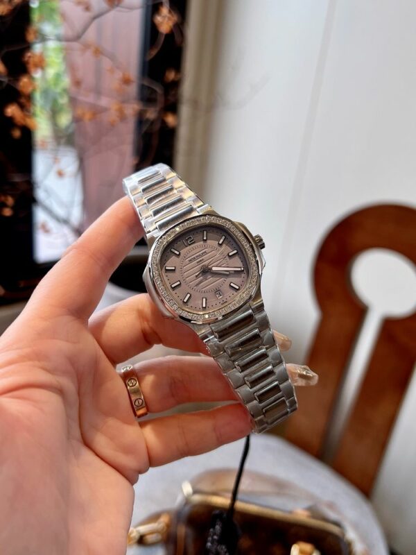 New Fashion Watch P3025.1
