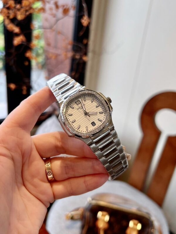 New Fashion Watch P3025.1