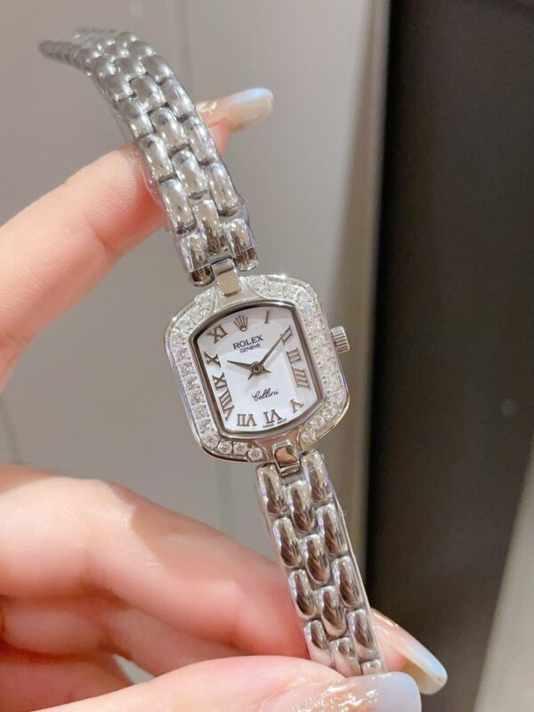 New Fashion Watch R3055