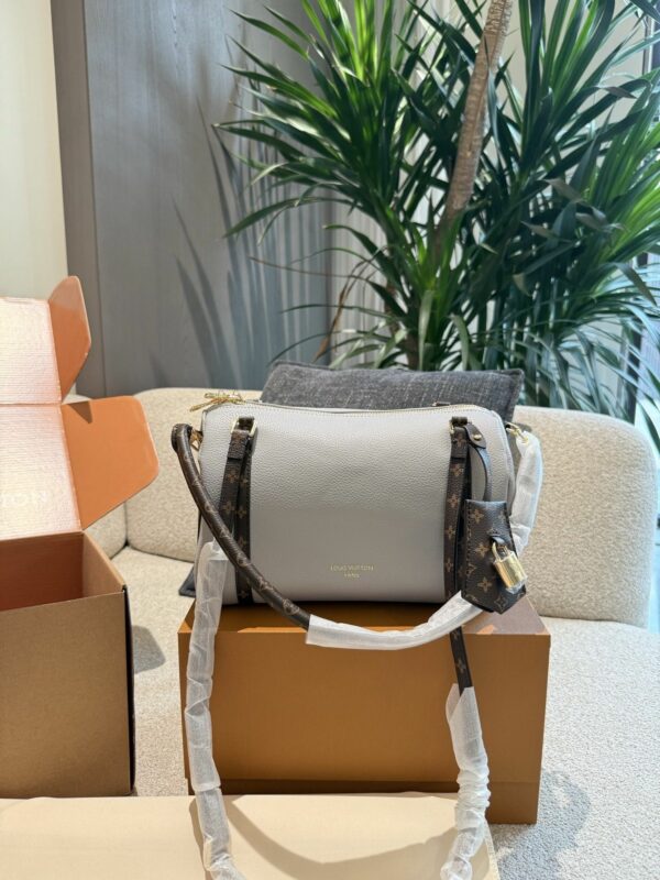 New Collection Fashion LV Handbag L2050