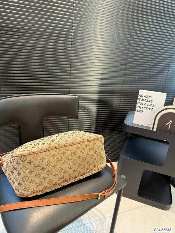 New Collection Fashion LV Handbag L2082