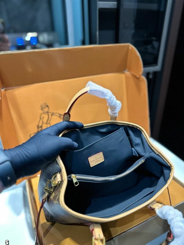 New Collection Fashion LV Handbag L2083