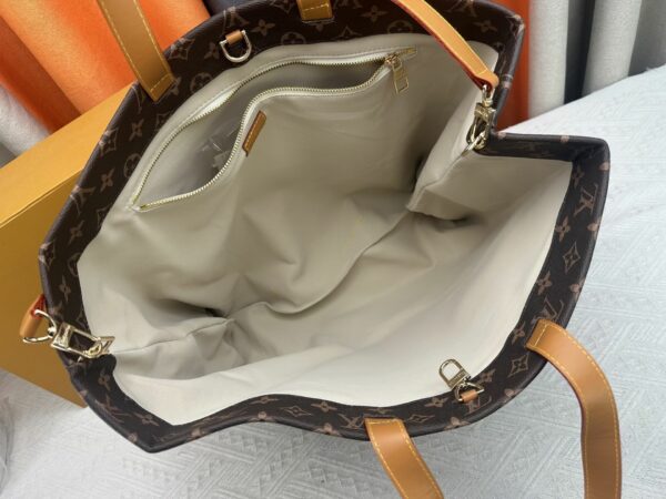 Luxury LV Handbag M24457.2