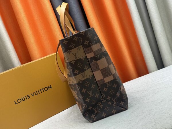 Luxury LV Handbag M24457.2