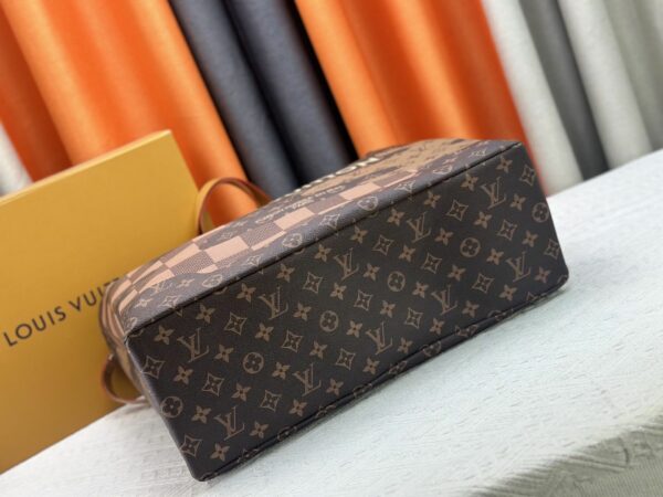 Luxury LV Handbag M24457.2
