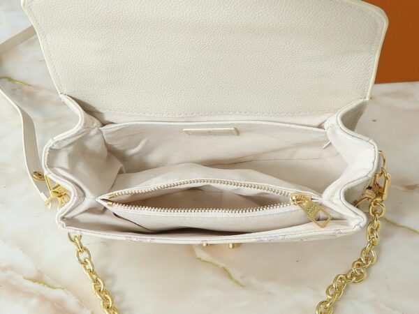 Luxury LV Handbag M25682