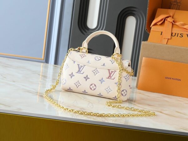 Luxury LV Handbag M25596