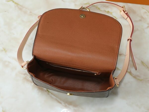 Luxury LV Handbag M51241