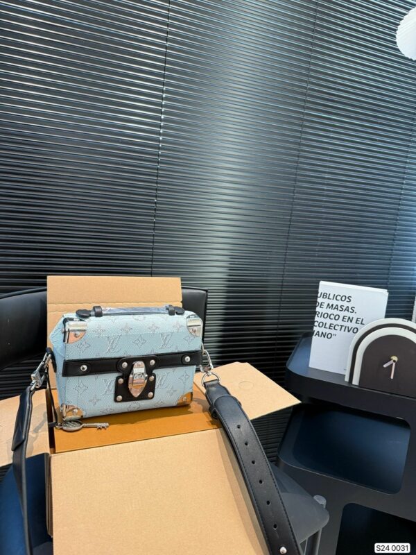 New Collection Fashion LV Handbag L2127