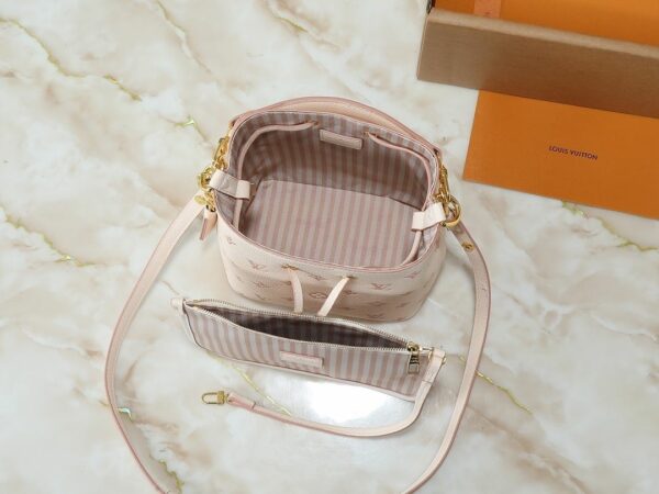 Luxury LV Handbag M14401-M44022