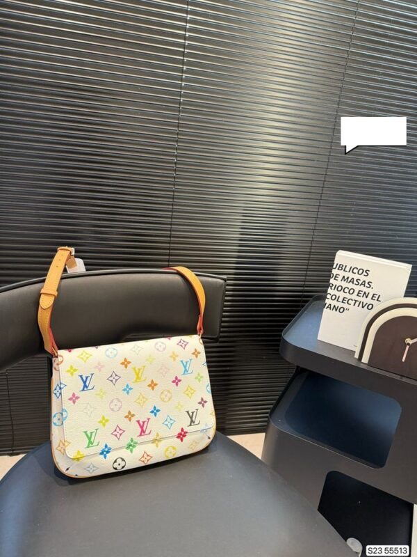 New Collection Fashion LV Handbag L1826