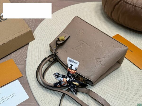 New Collection Fashion LV Handbag L1695