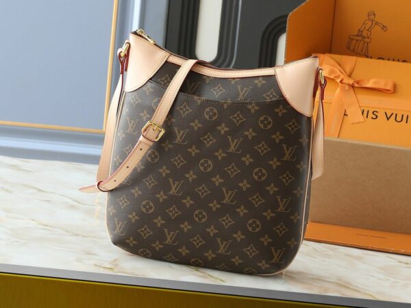Stylish Fashion Carry L*V Handbag 1643