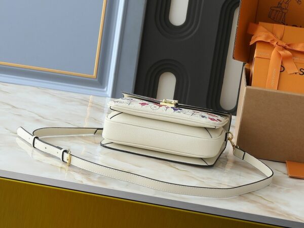 Stylish Fashion Carry L*V Handbag 1626 Stylish Fashion Carry L*V Handbag 1626