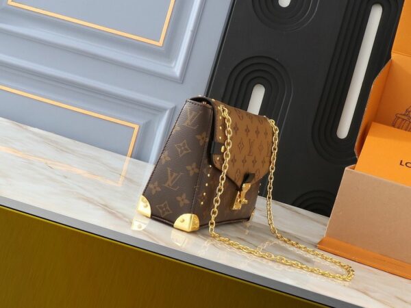 Stylish Fashion Carry L*V Handbag 1616