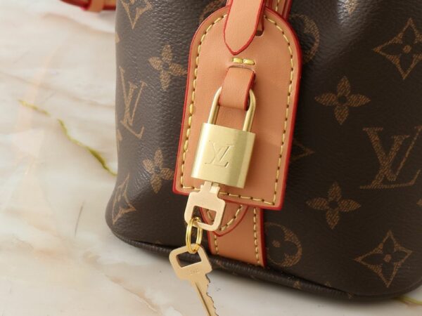 New Collection Fashion L*V Handbag 1600