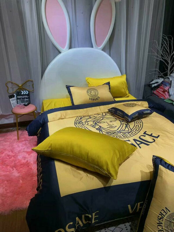 Luxury Brand Versace Type Bedding Sets 053