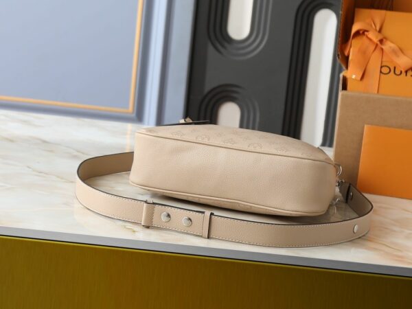 Luxury LV Handbag M14617