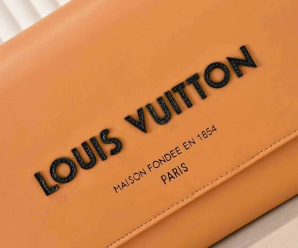 Luxury LV Handbag M46018