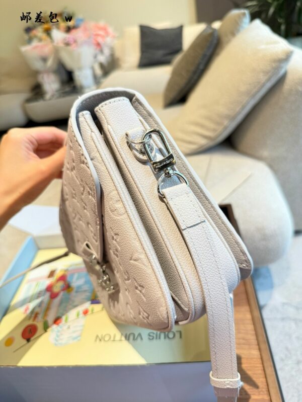 New Collection Fashion LV Handbag L2143