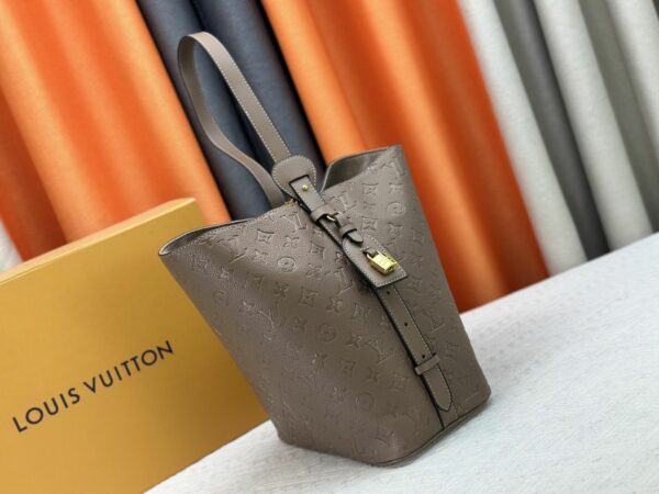 Luxury LV Handbag M25823