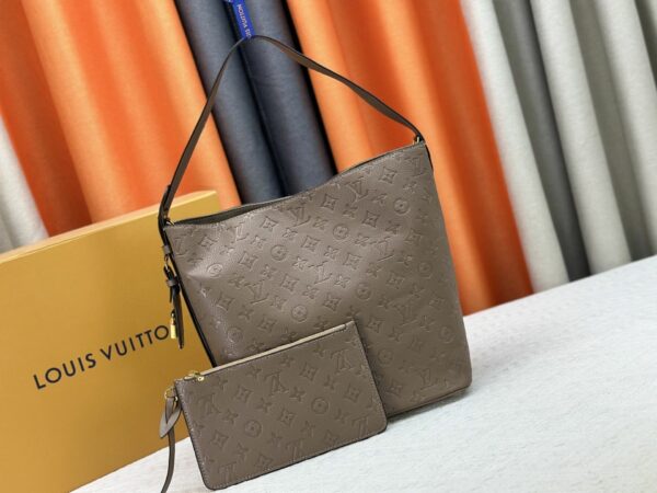 Luxury LV Handbag M25823
