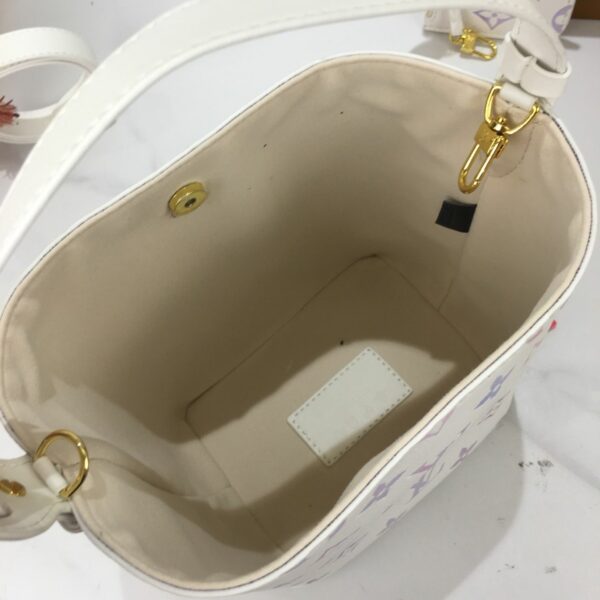 Luxury LV Handbag M25591