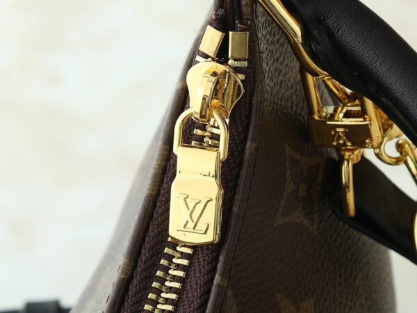 Luxury LV Handbag M25223