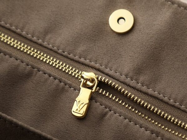 Luxury LV Handbag M25860