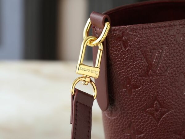 Luxury LV Handbag M25860