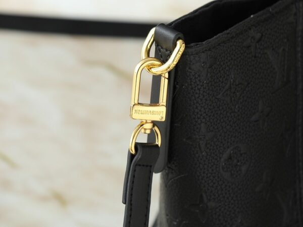 Luxury LV Handbag M25860
