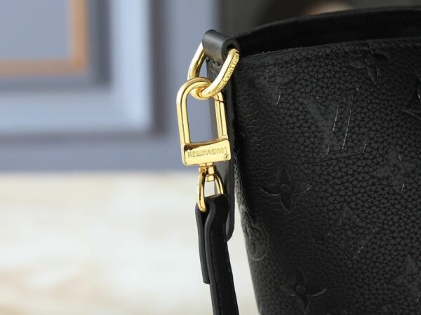 Luxury LV Handbag M25860